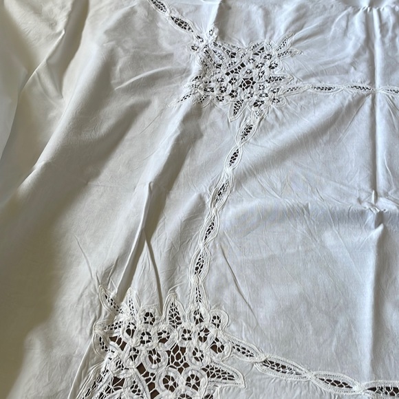 White cotton Batternburg lace 68” x 82” tablecloth - Picture 2 of 13